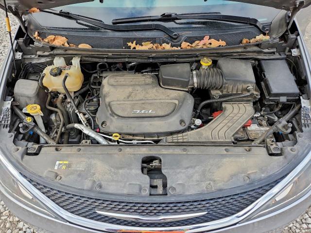 Chrysler Pacifica Touring Plus Image 9