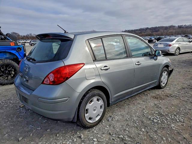 Nissan Versa S Image 2