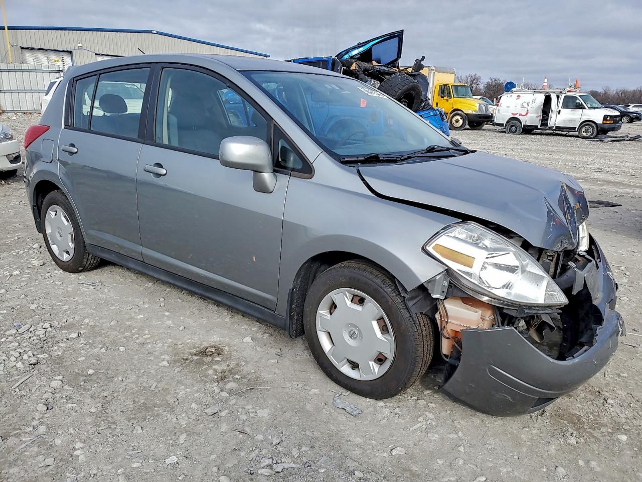 Nissan Versa S Image 4