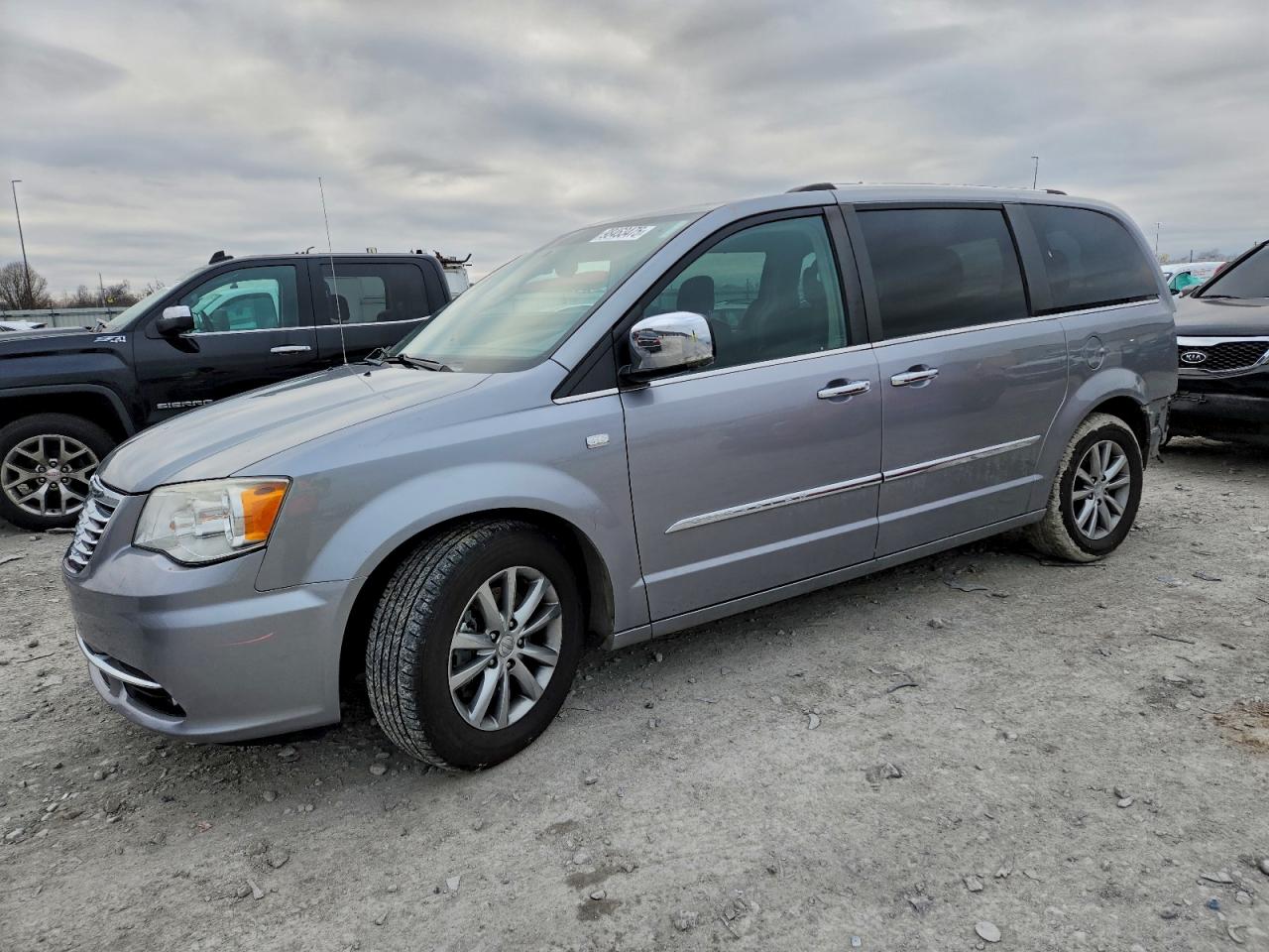 Chrysler Minivan Touring L Image 1