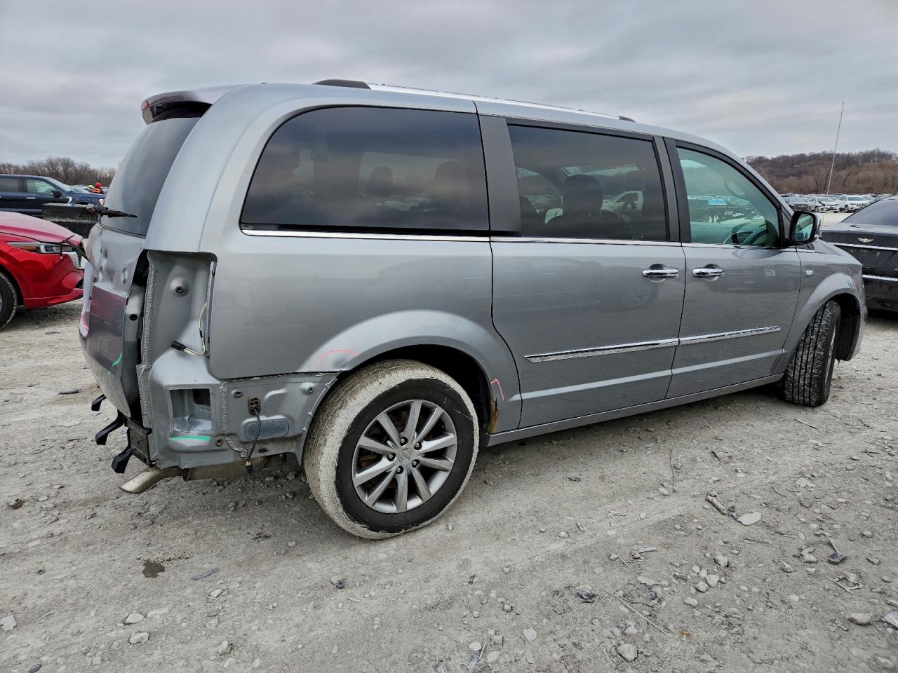 Chrysler Minivan Touring L Image 2