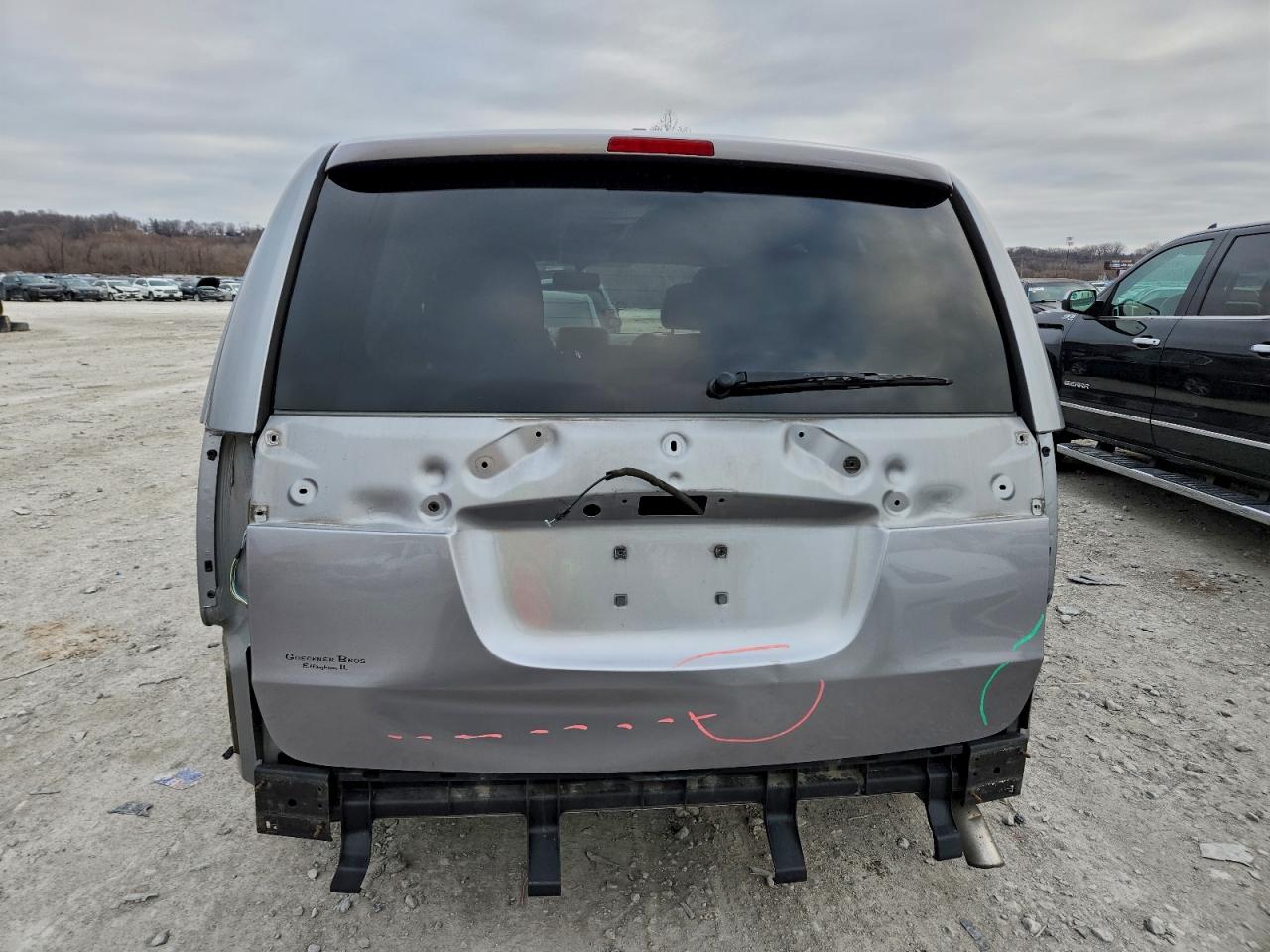 Chrysler Minivan Touring L Image 4