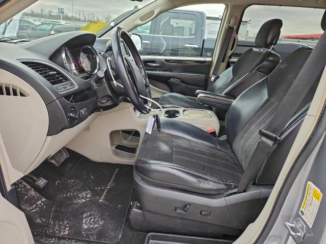 Chrysler Minivan Touring L Image 9