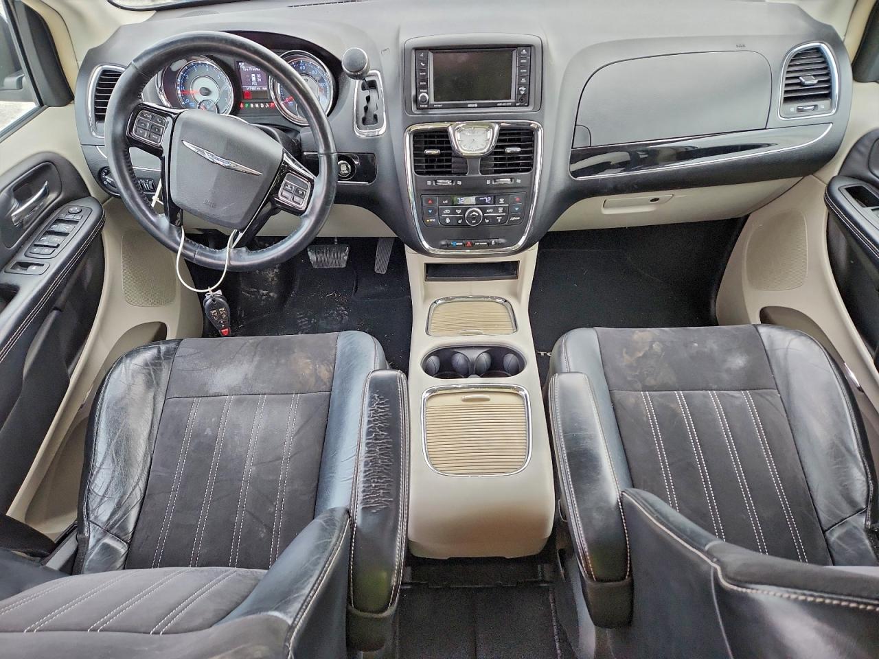 Chrysler Minivan Touring L Image 8