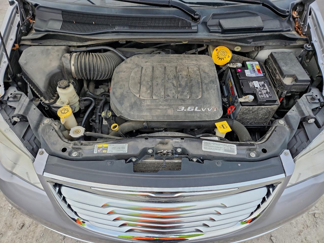 Chrysler Minivan Touring L Image 10