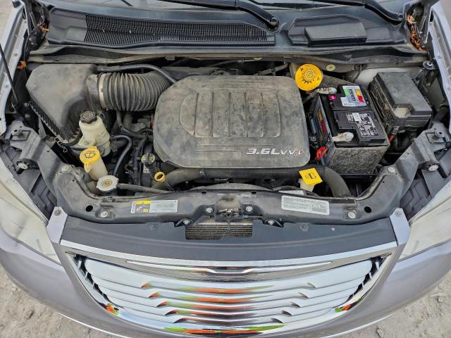 Chrysler Minivan Touring L Image 10