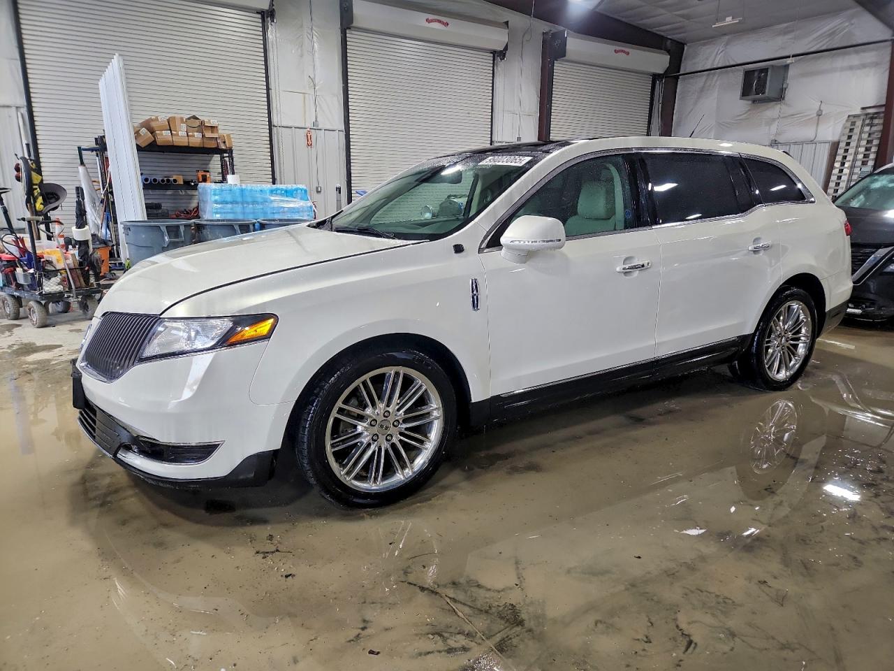 Lincoln MKT Image 1