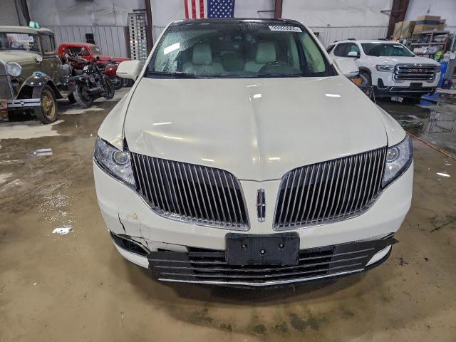 Lincoln MKT Image 8