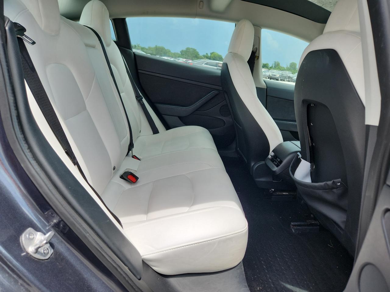 Tesla Model 3 Image 11