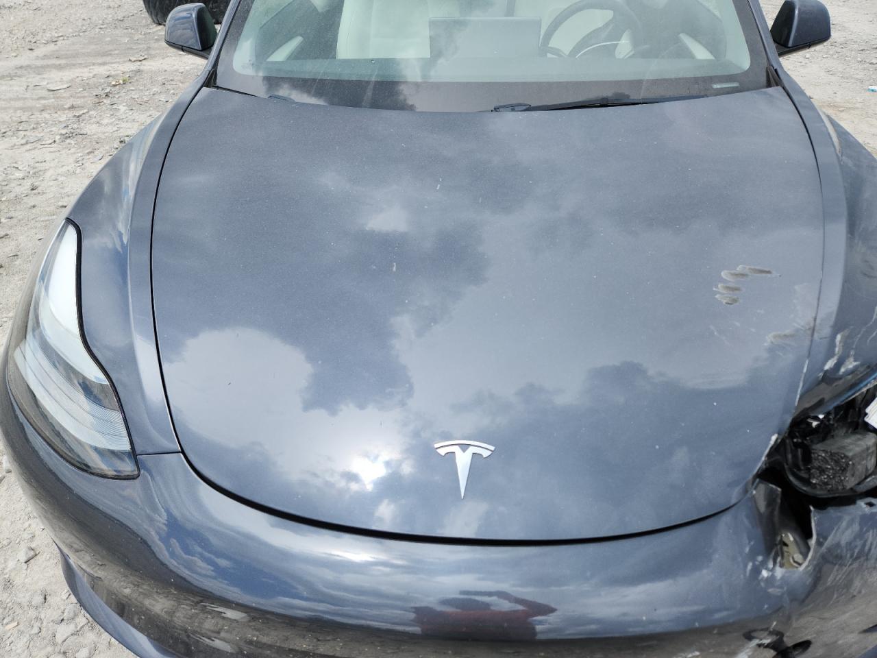 Tesla Model 3 Image 7
