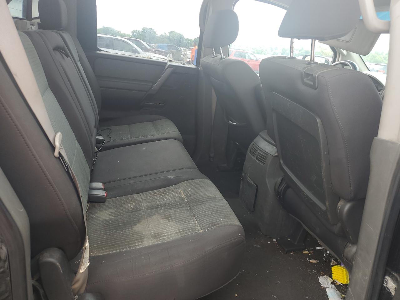 Nissan Titan Xe Image 2