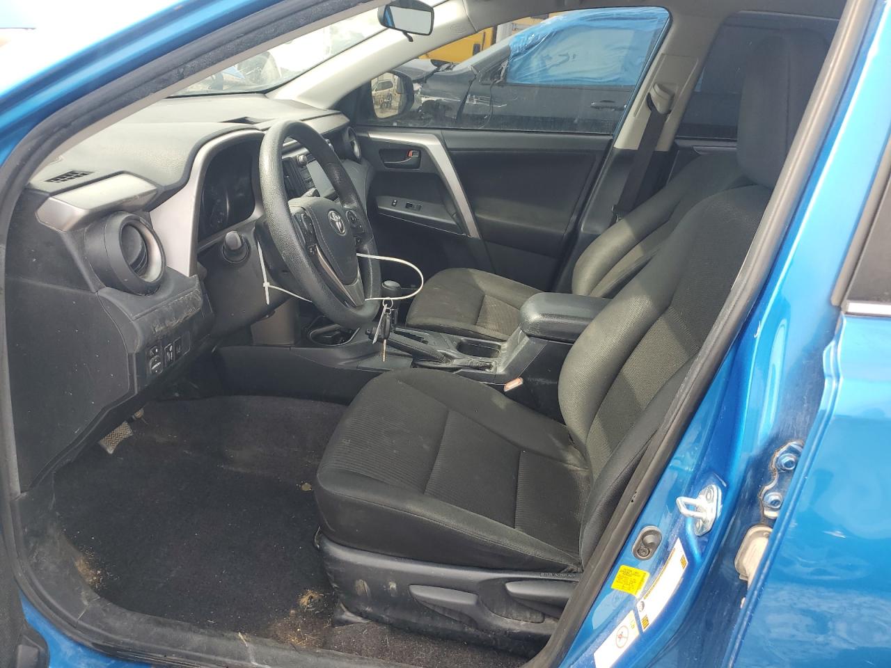 Toyota RAV4 Le Image 9