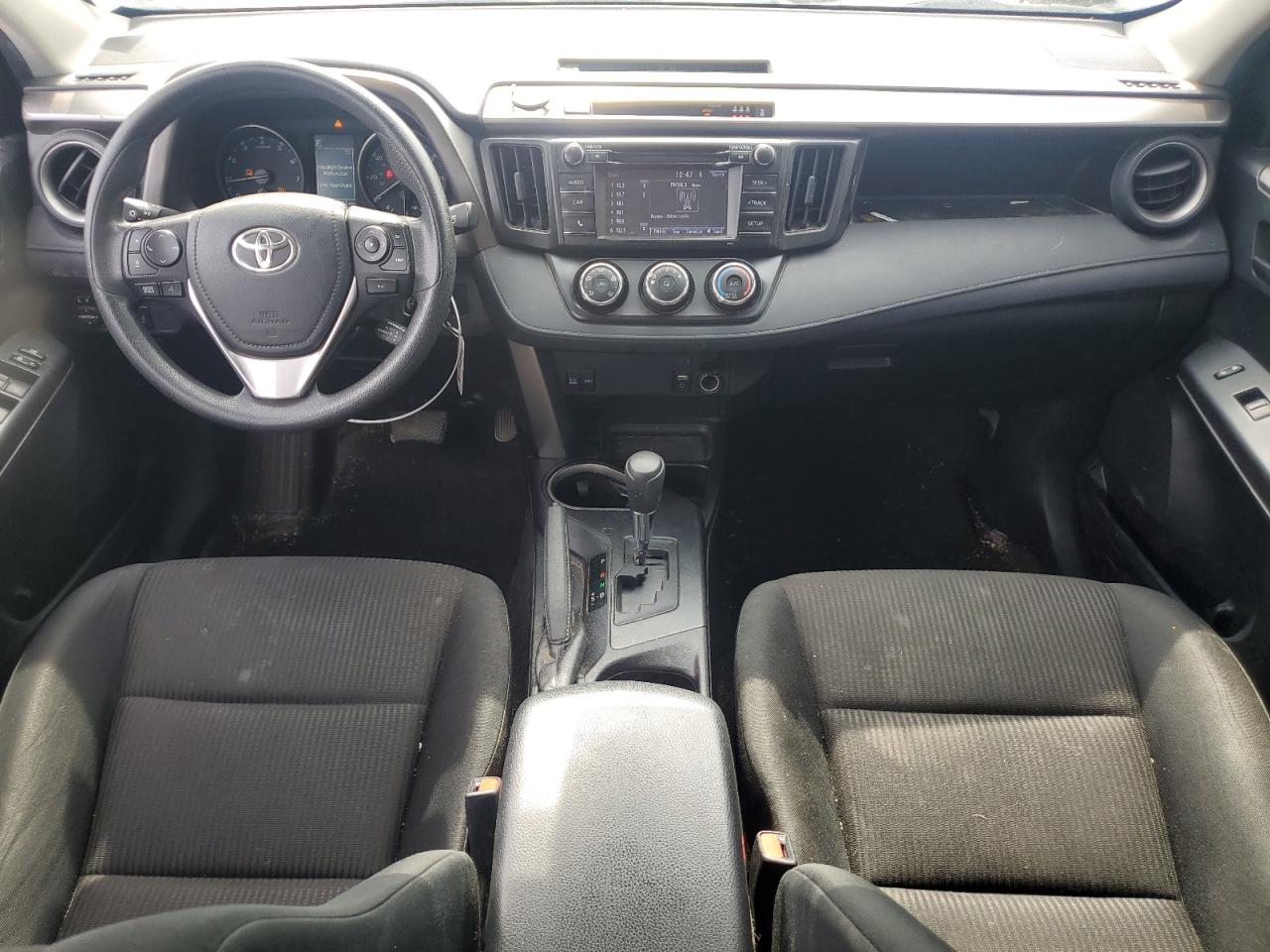 Toyota RAV4 Le Image 10