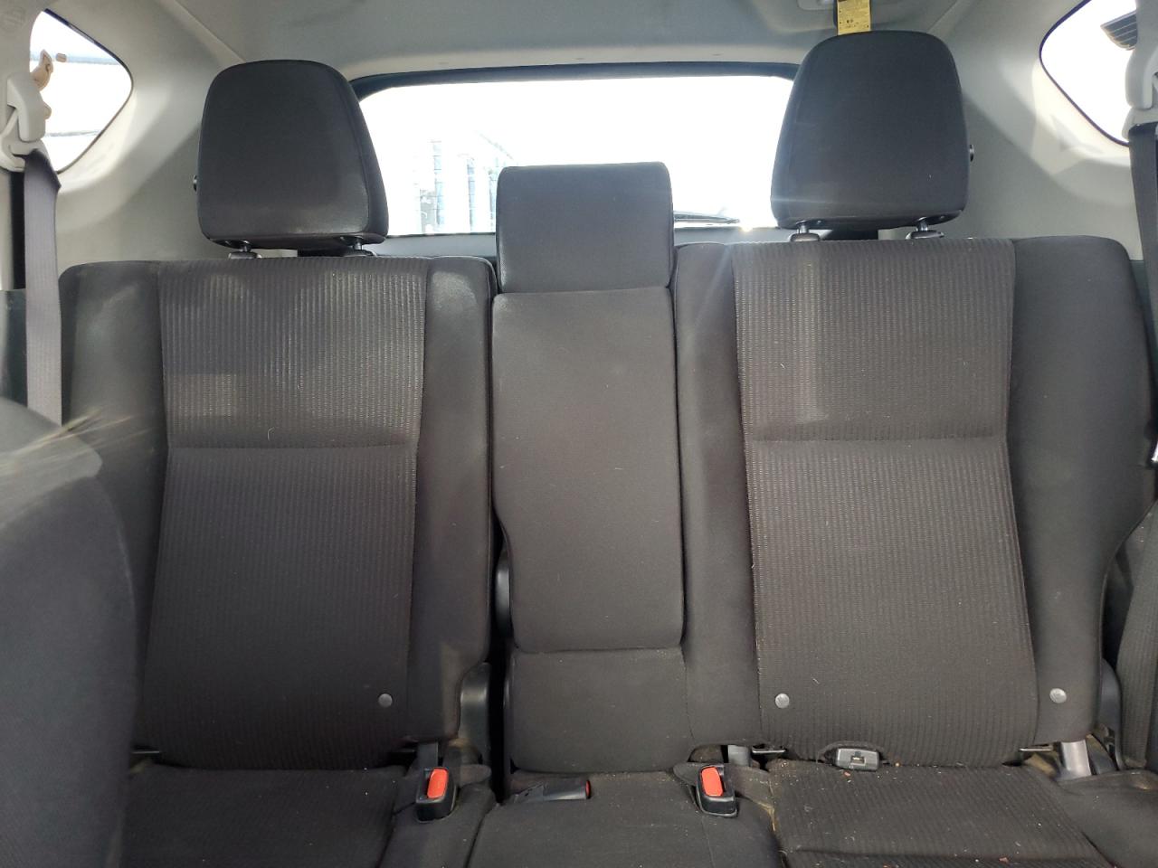 Toyota RAV4 Le Image 2