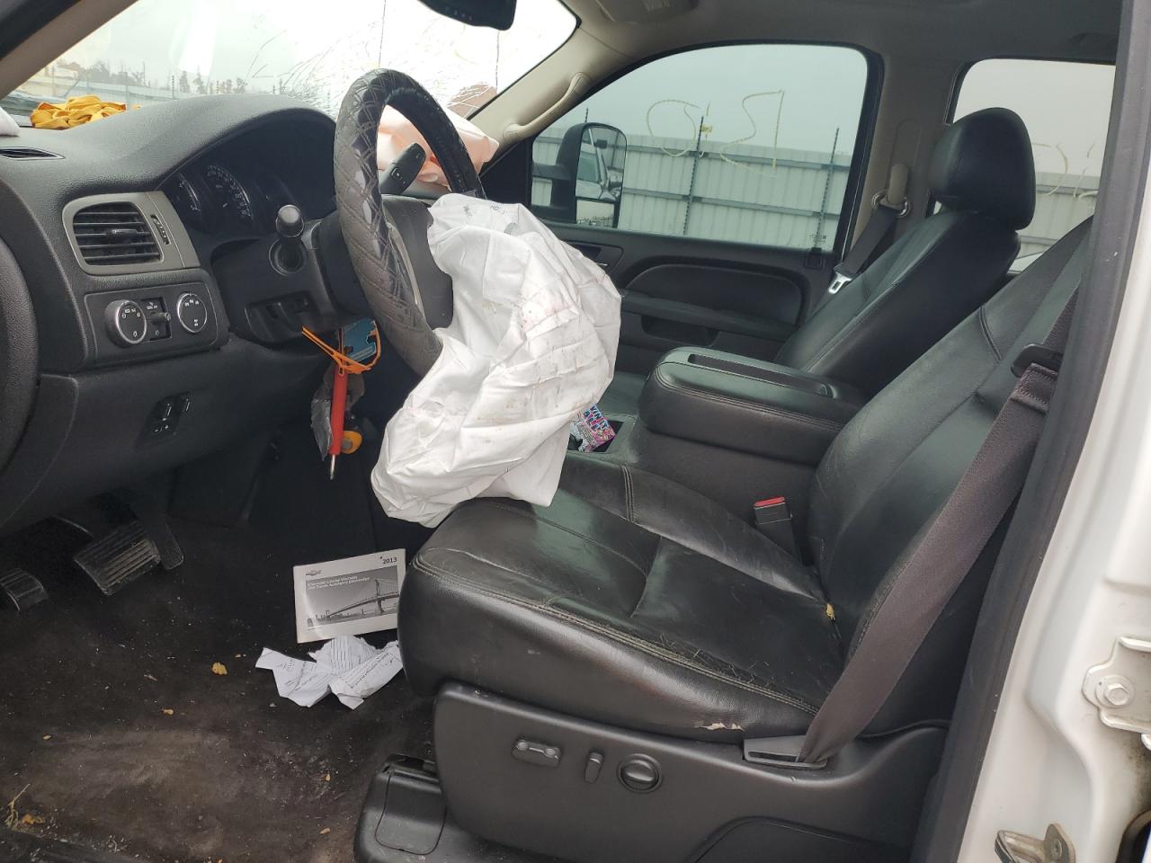 Chevrolet Silverado K2500 Heavy Duty Ltz Image 3