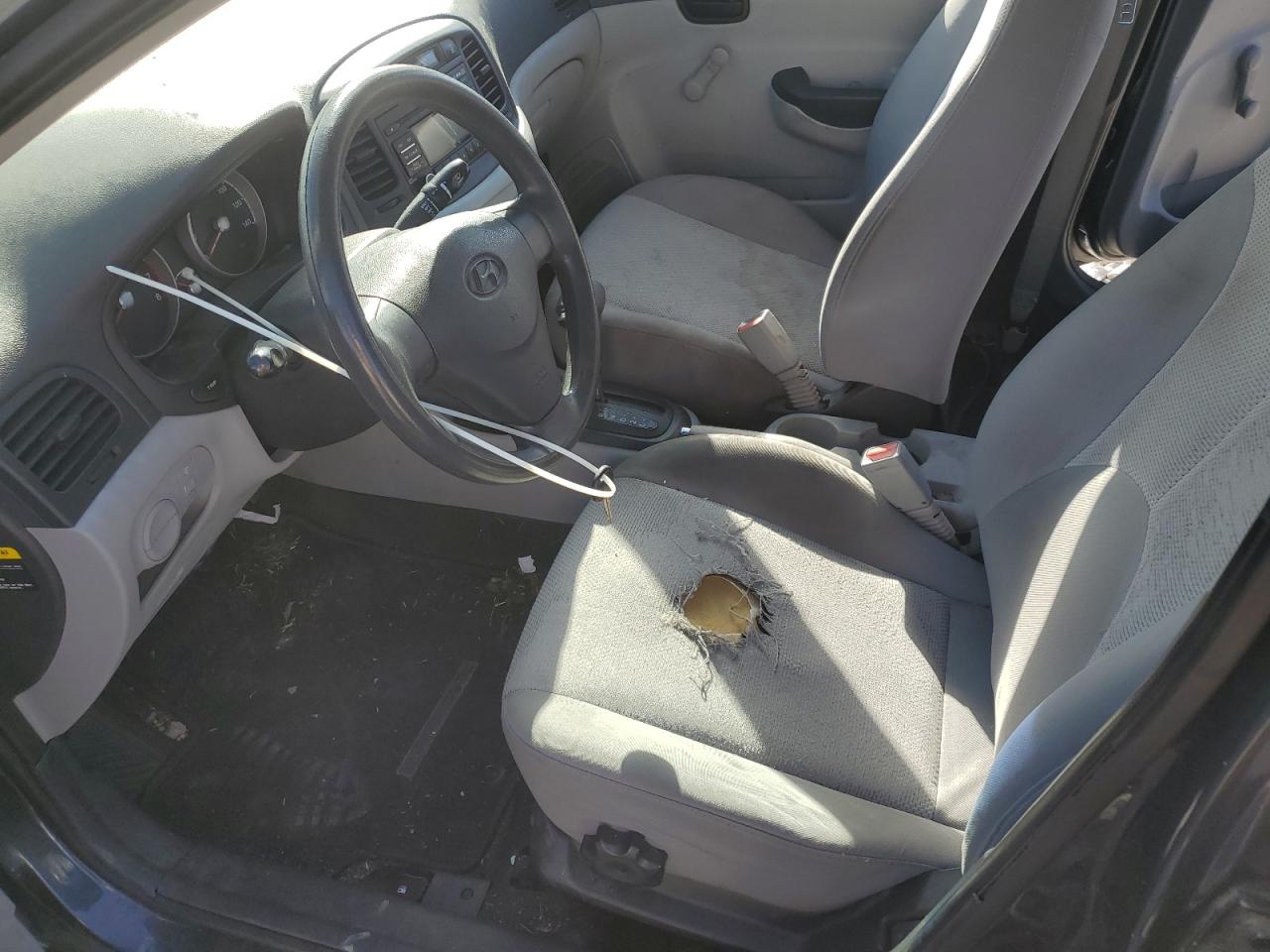 Hyundai ACCENT Gls Image 9