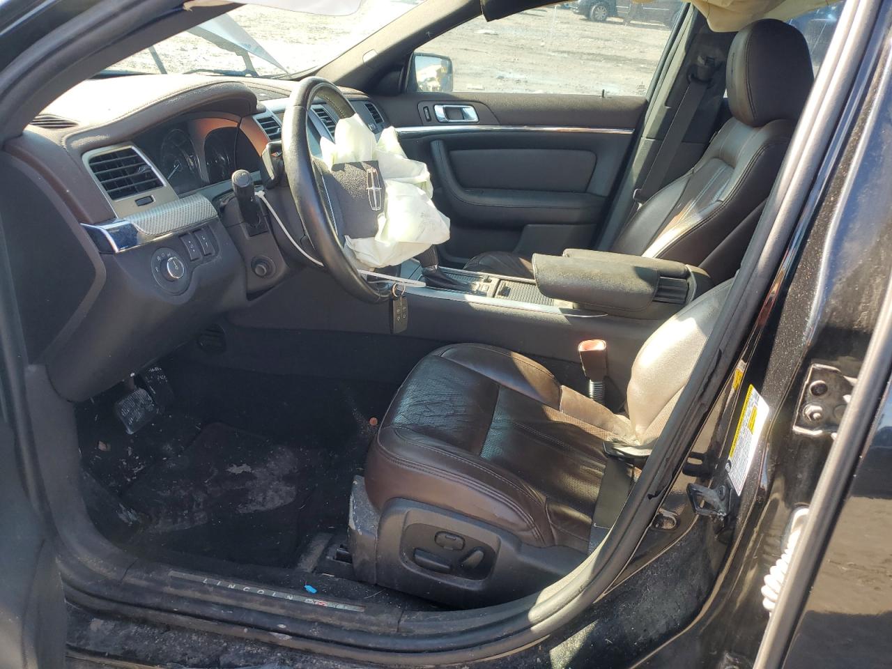 Lincoln MKS Image 10