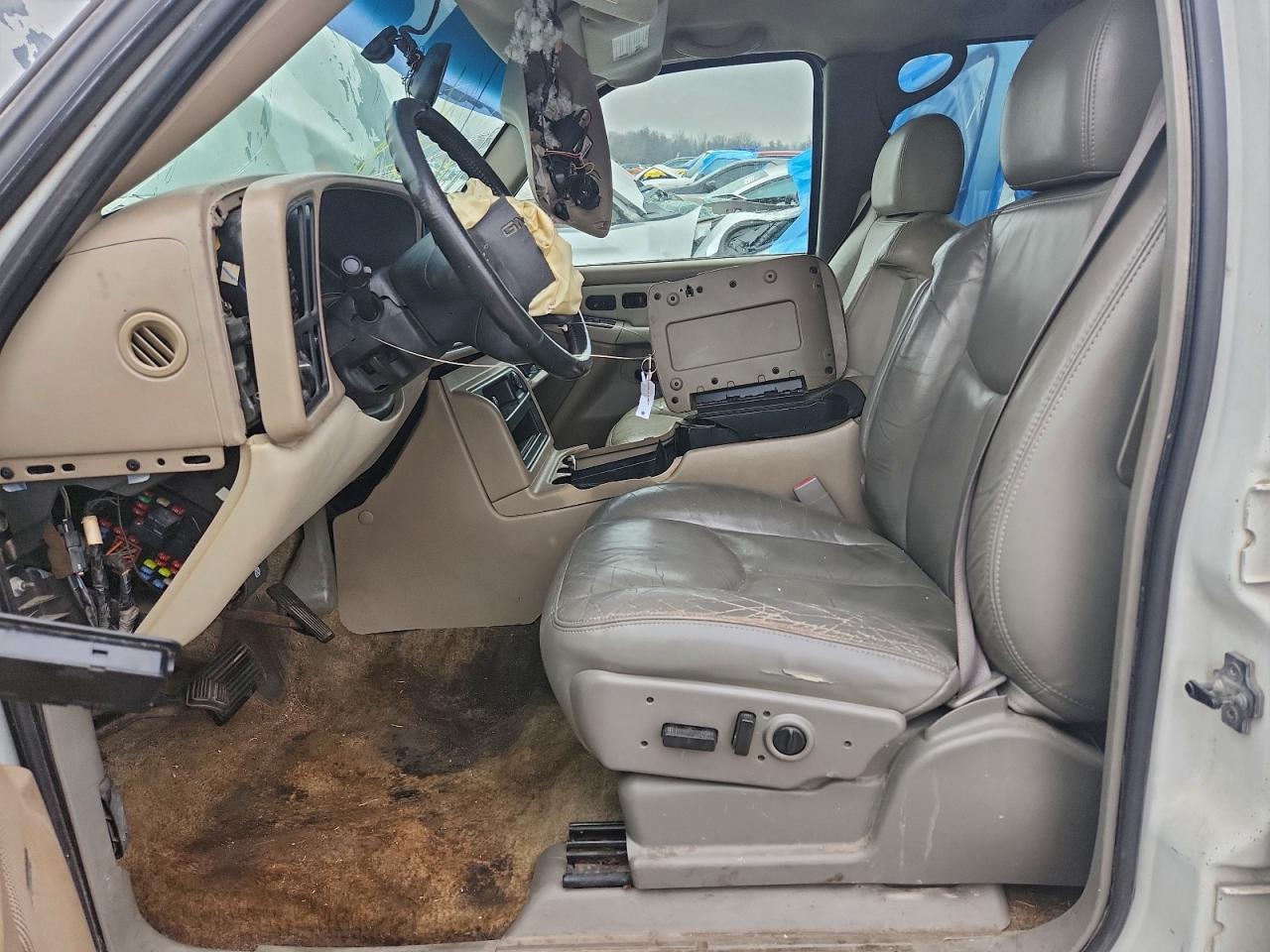 GMC Yukon K1500 Image 8