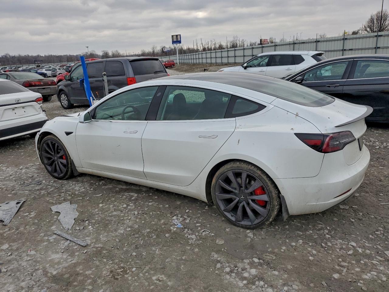 Tesla Model 3 Image 6