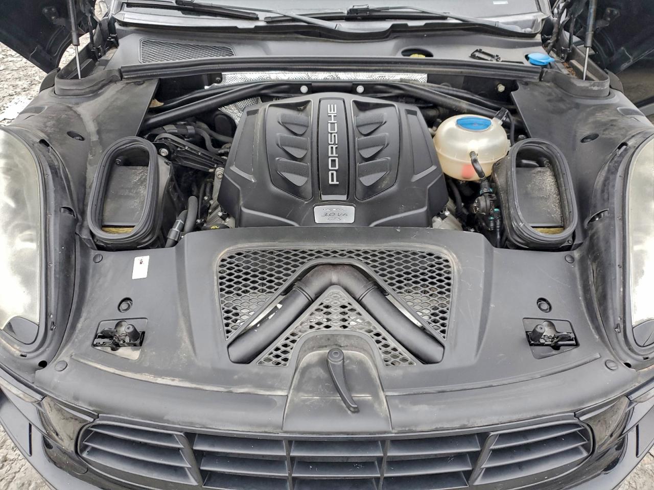 Porsche Macan Gts Image 11