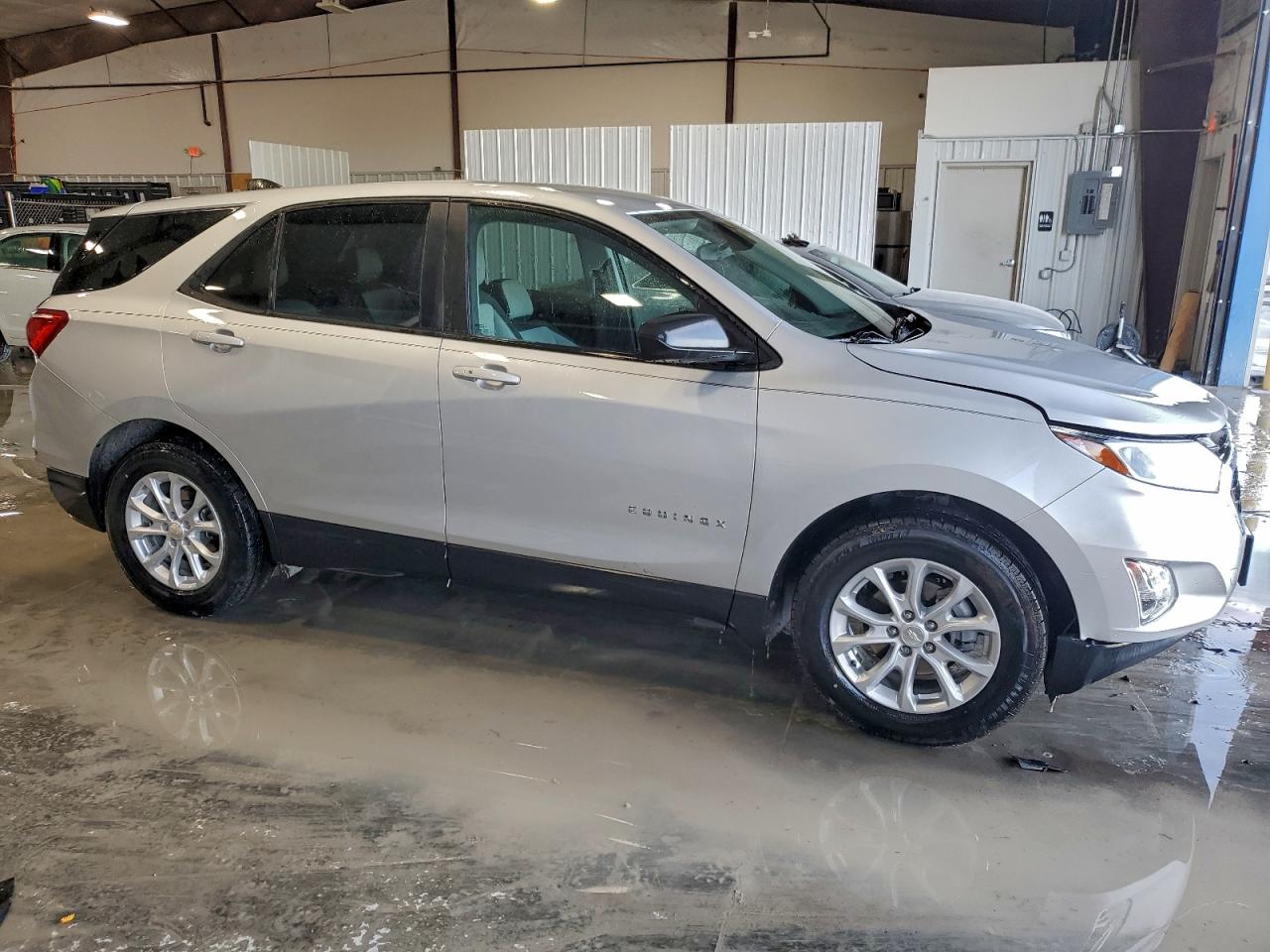 Chevrolet Equinox Ls Image 11