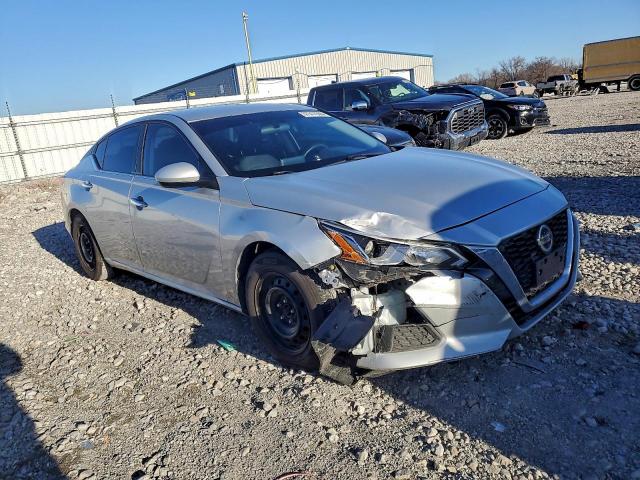 Nissan Altima S Image 10