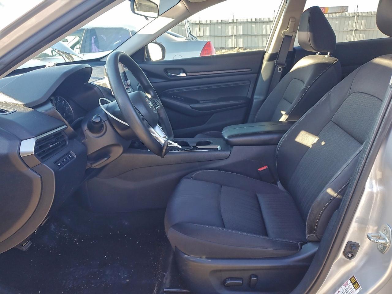 Nissan Altima S Image 2