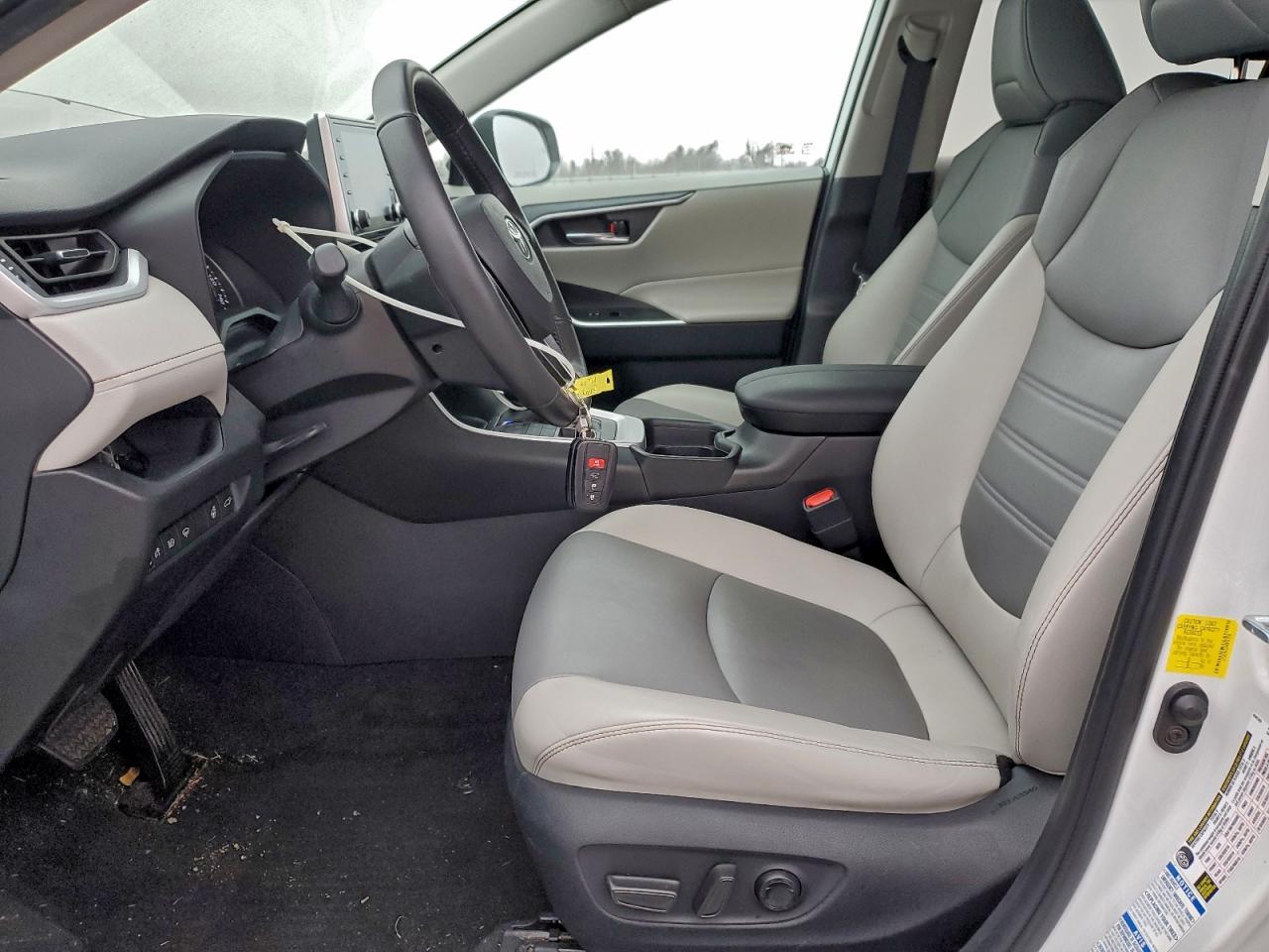 Toyota RAV4 Xle Premium Image 12