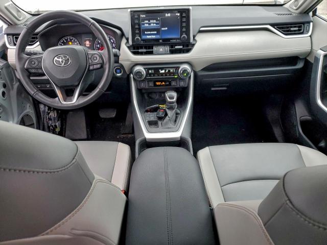 Toyota RAV4 Xle Premium Image 3