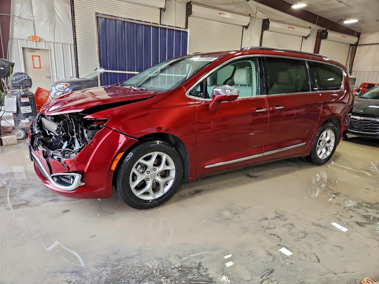 Chrysler Pacifica Limited Image 1