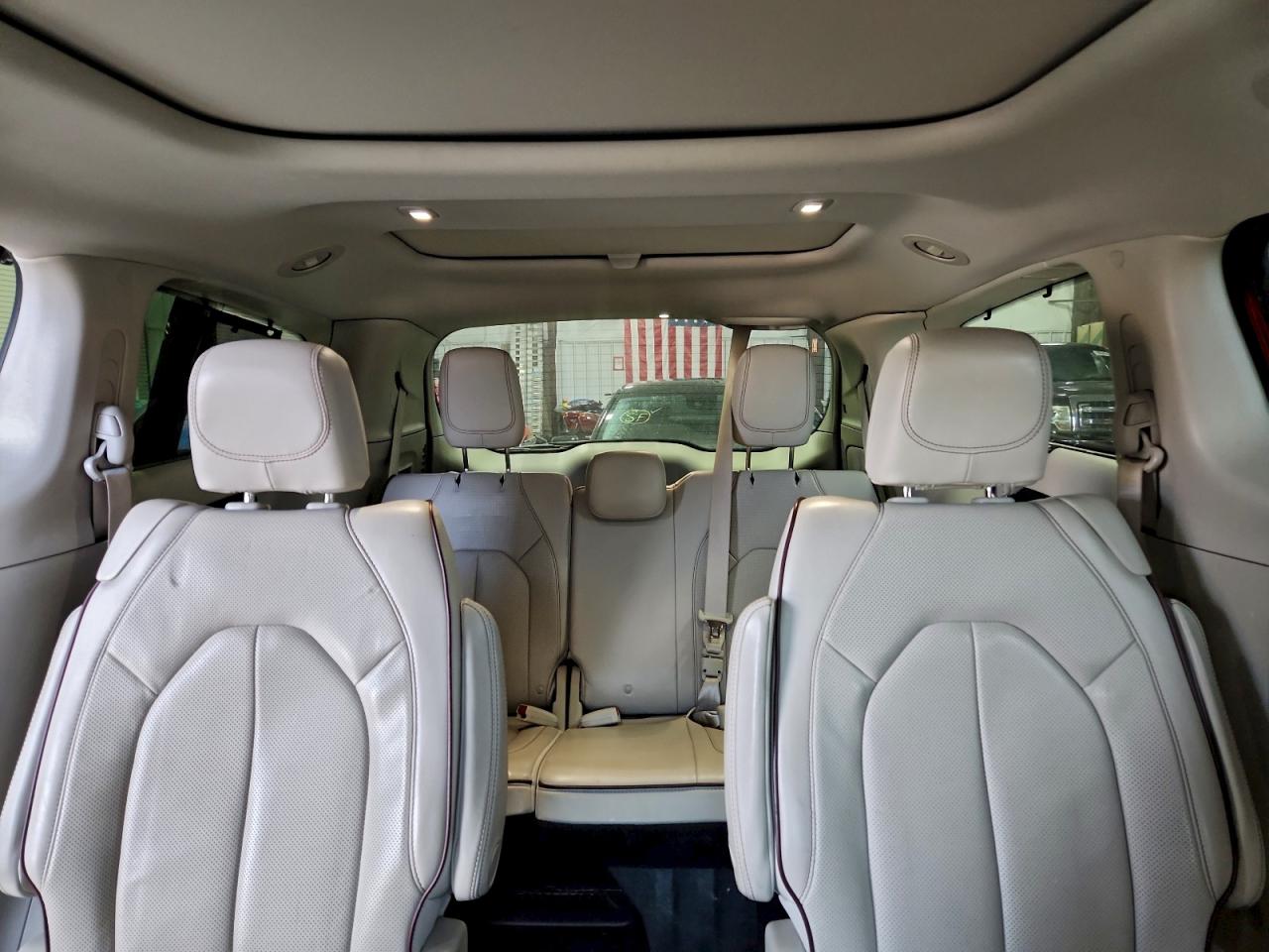 Chrysler Pacifica Limited Image 8