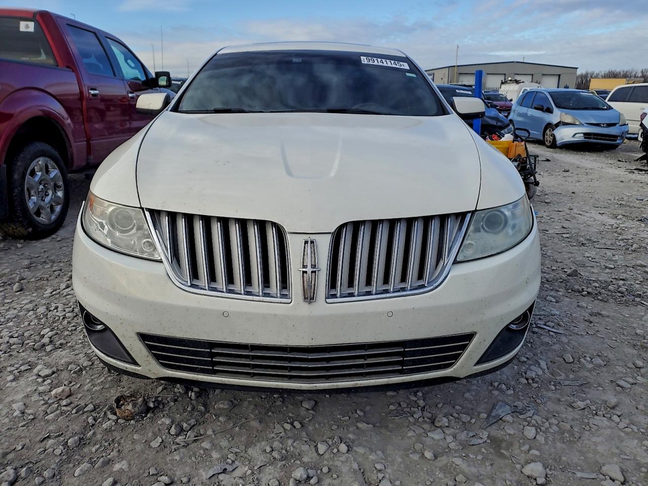 Lincoln MKS Image 7