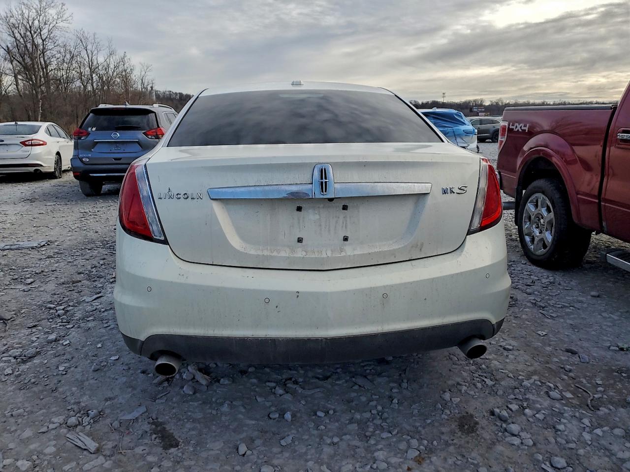 Lincoln MKS Image 8