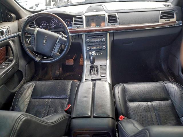 Lincoln MKS Image 10