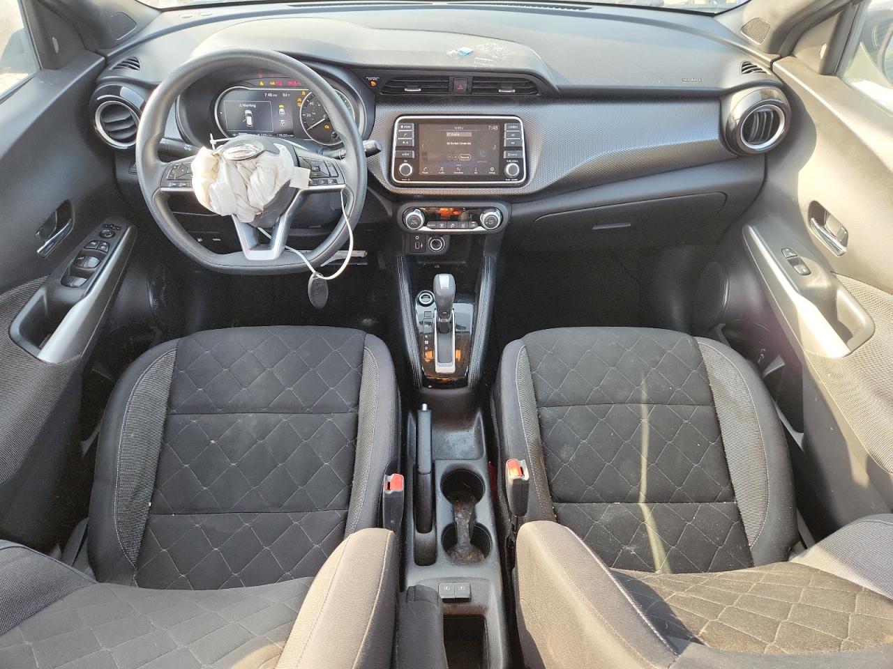 Nissan Kicks S Image 8