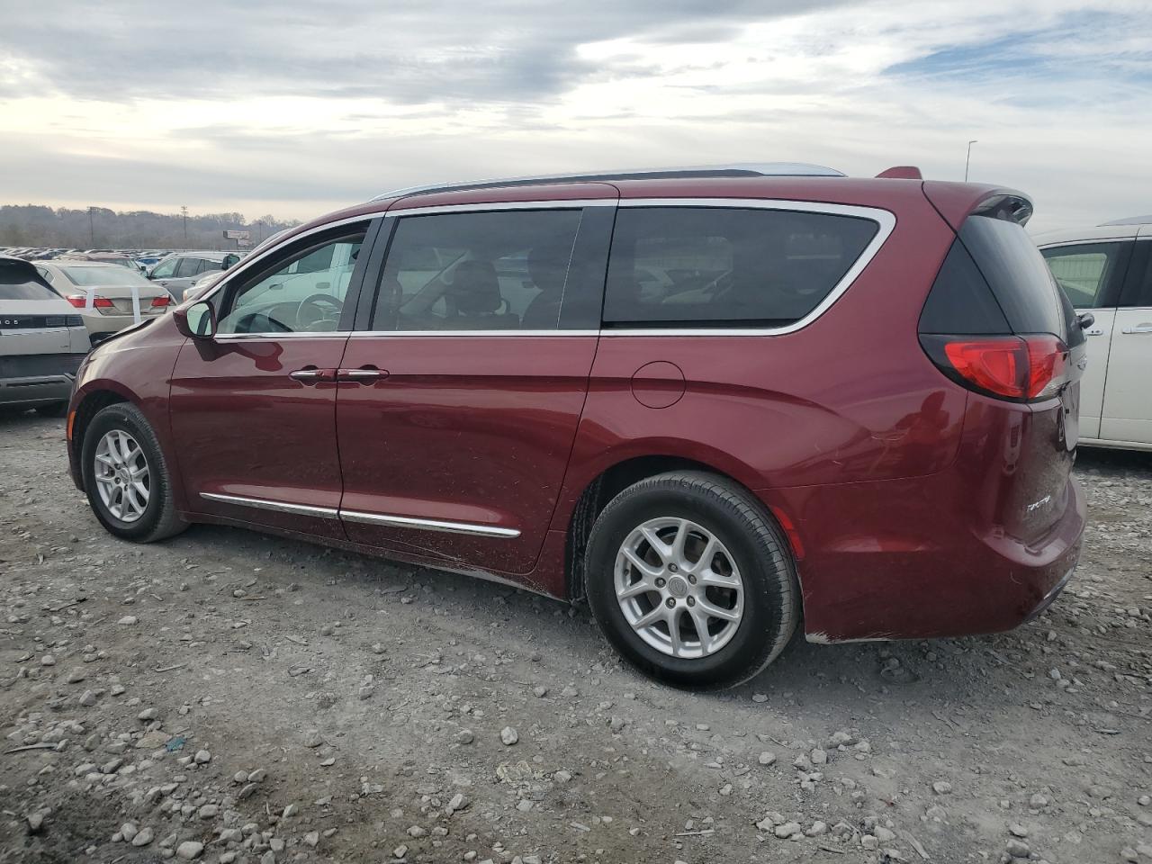 Chrysler Pacifica Touring L Image 2