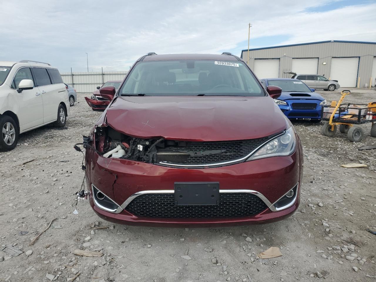 Chrysler Pacifica Touring L Image 3