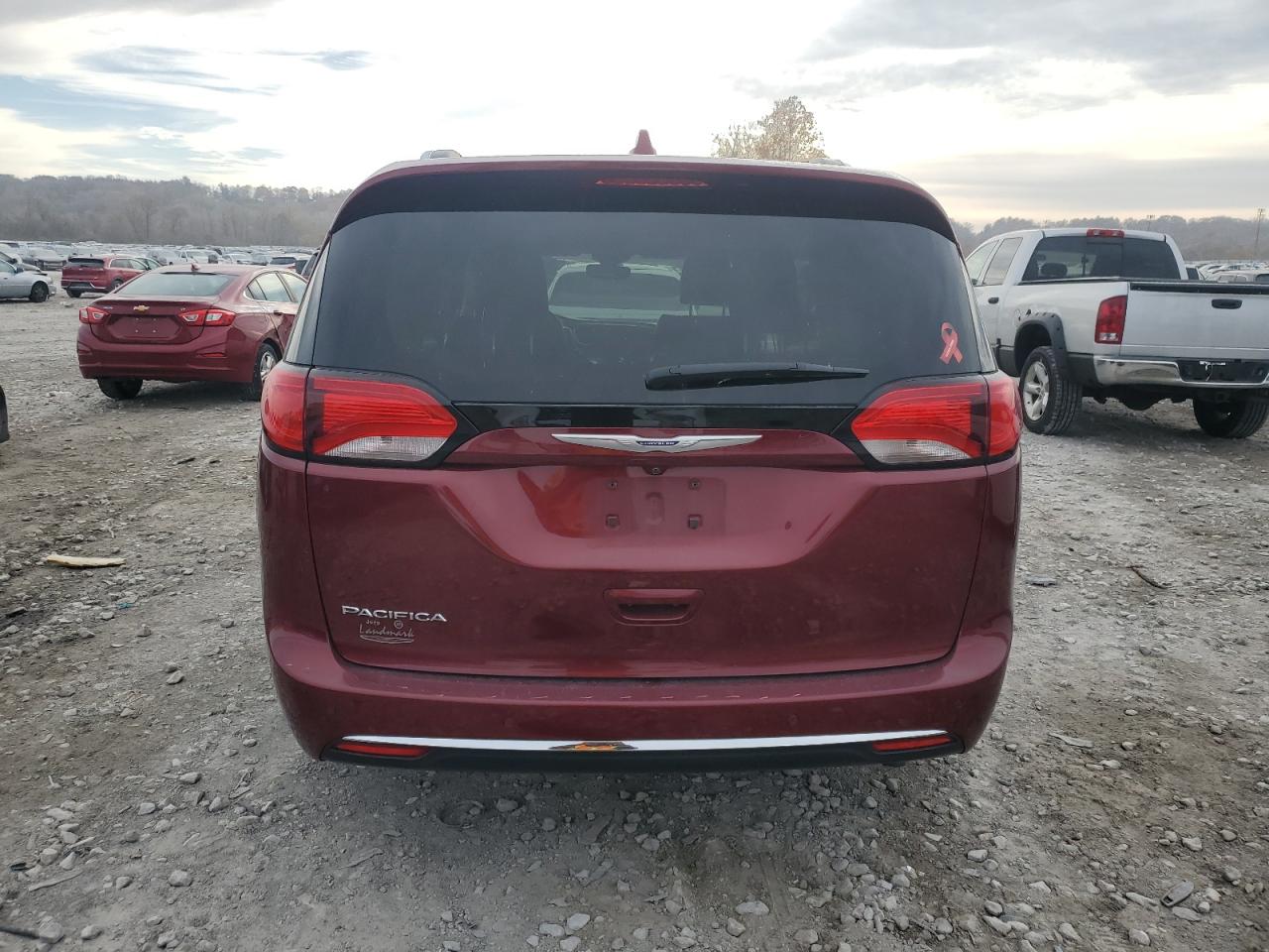 Chrysler Pacifica Touring L Image 9