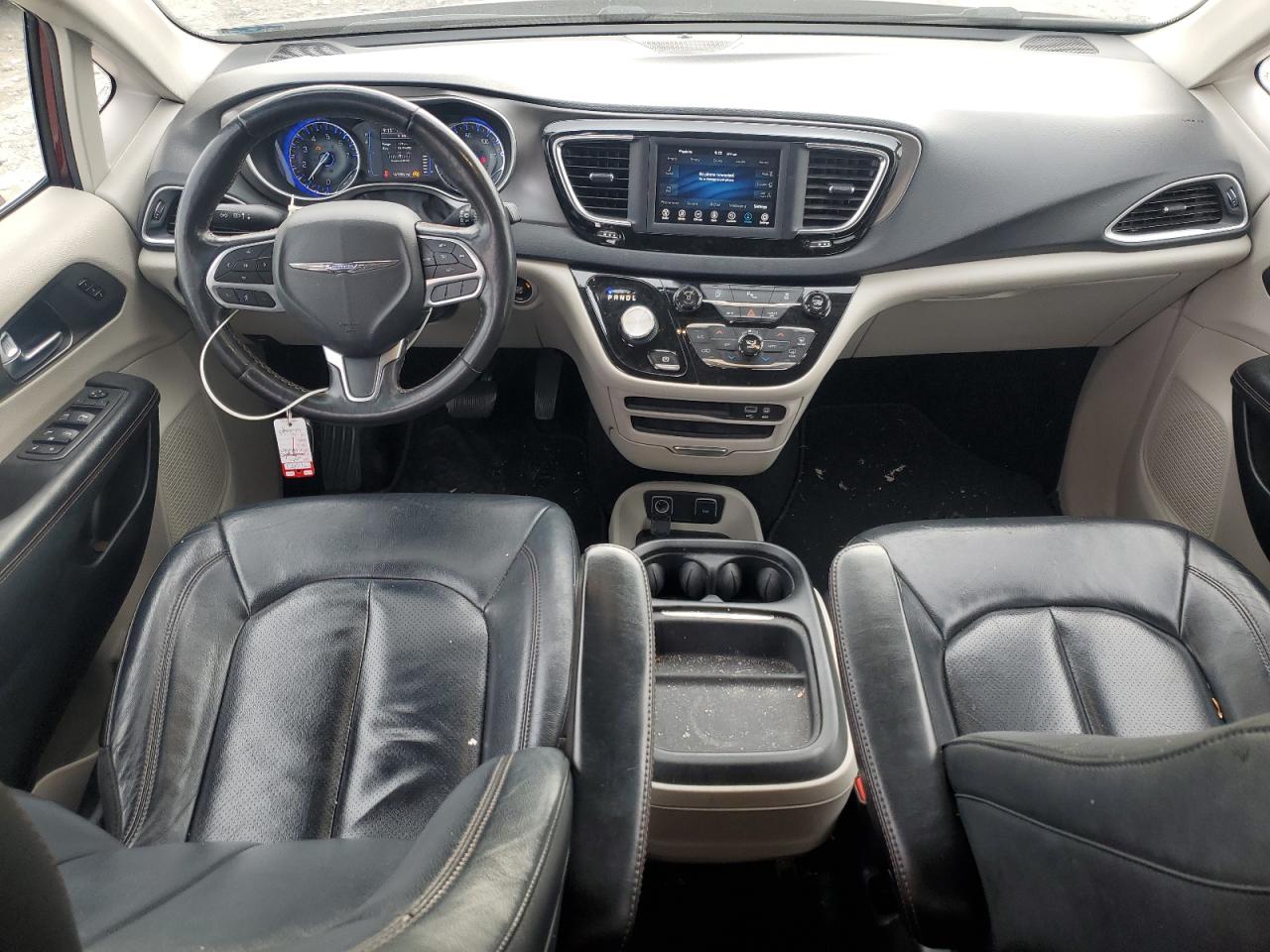 Chrysler Pacifica Touring L Image 12