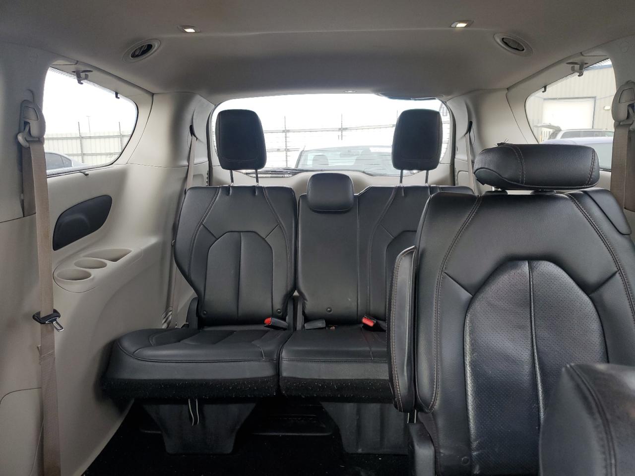 Chrysler Pacifica Touring L Image 8