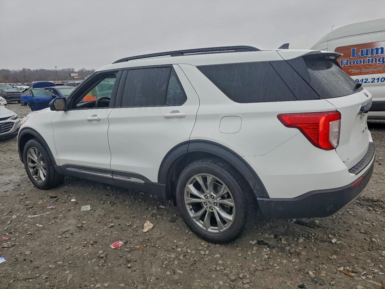 Ford Explorer Xlt Image 3