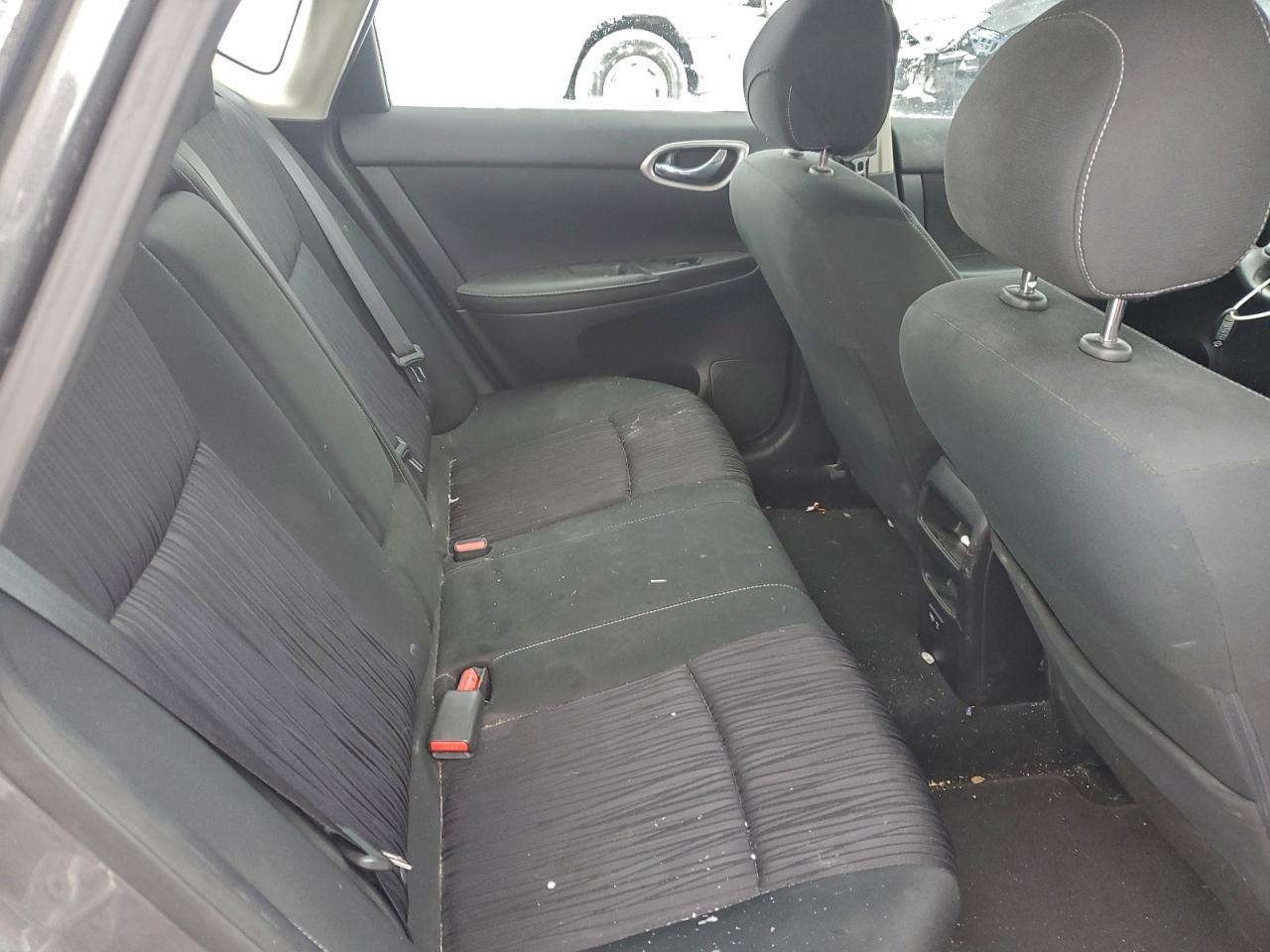 Nissan Sentra S Image 7