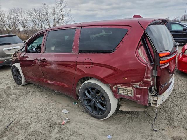 Chrysler Pacifica Touring L Image 2