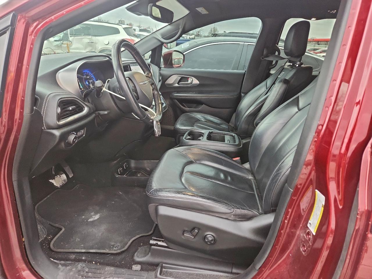 Chrysler Pacifica Touring L Image 3