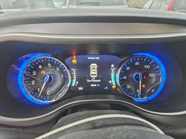 Chrysler Pacifica Touring L Image 13