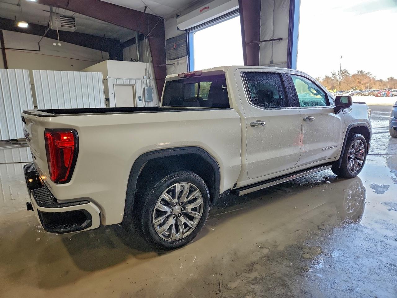 GMC Sierra K1500 Denali Image 2