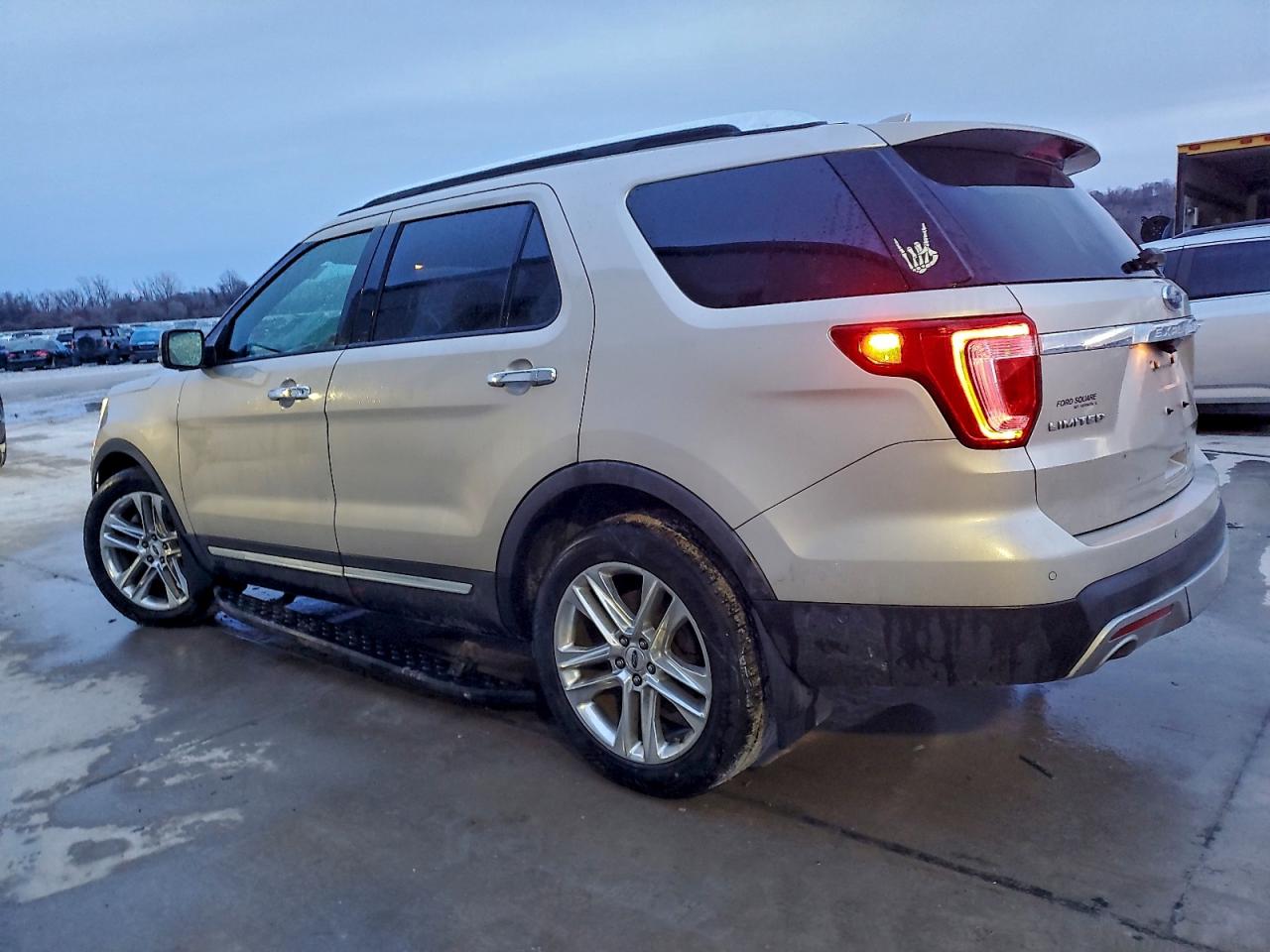 Ford Explorer Limited Image 12