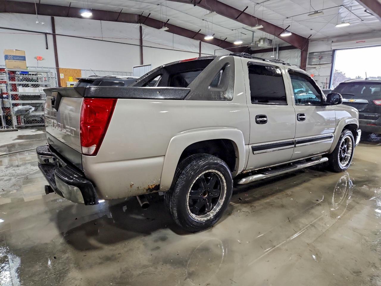 Chevrolet Avalanche C1500 Image 12