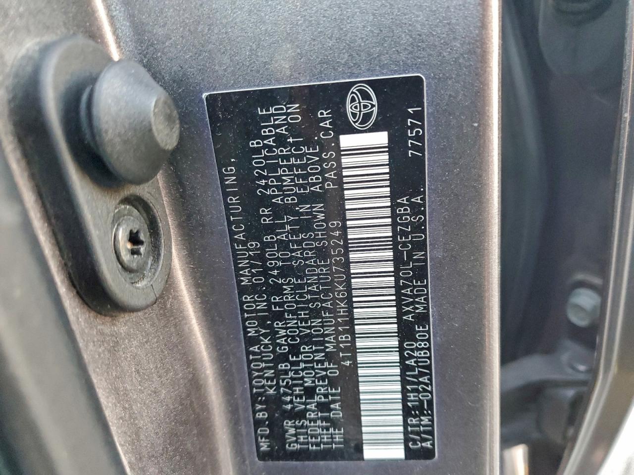 Toyota Camry L Image 10