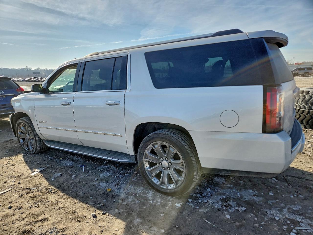 GMC Yukon Denali Image 7